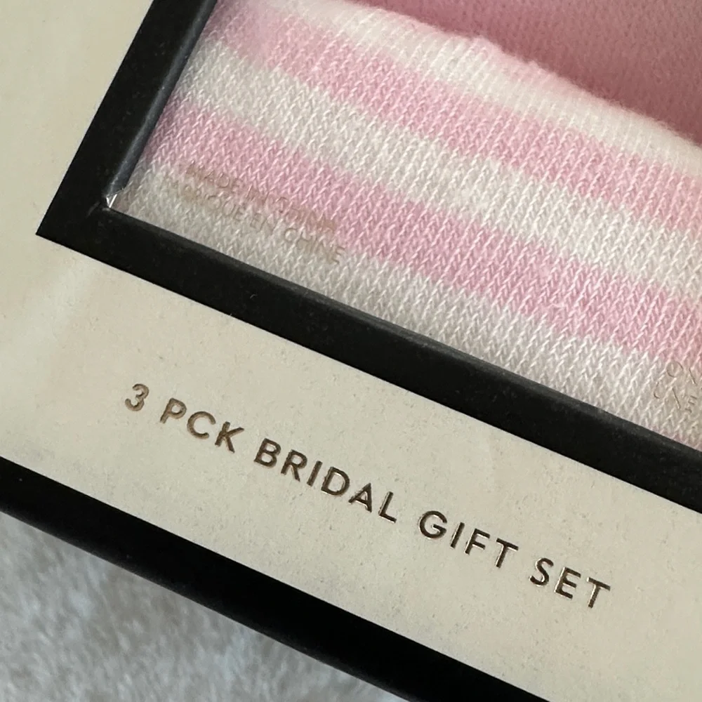 Kate Spade Pink and White Gift Set